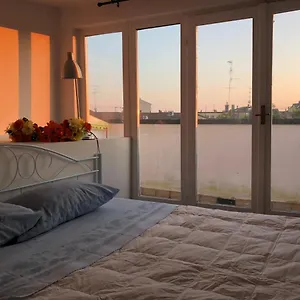  Appartamento Charming 1-bed In